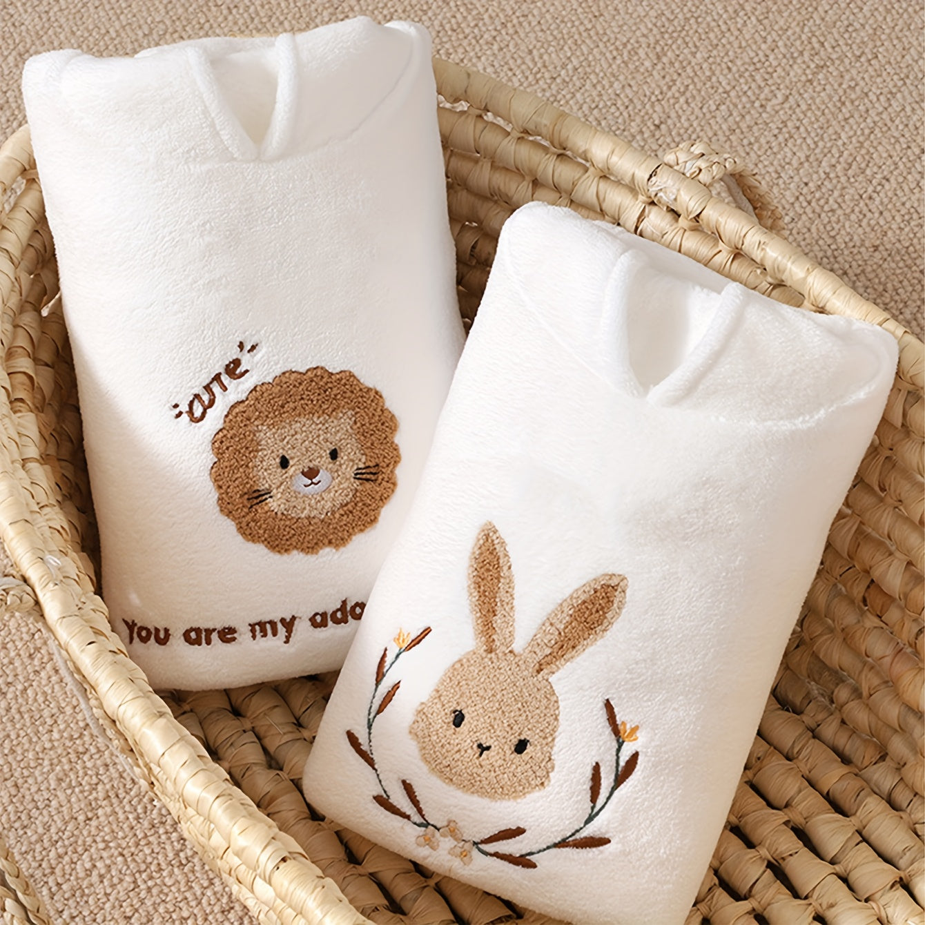 Adorable White Animal-Themed Hooded Bath Towel for Children, Measuring 23.6\