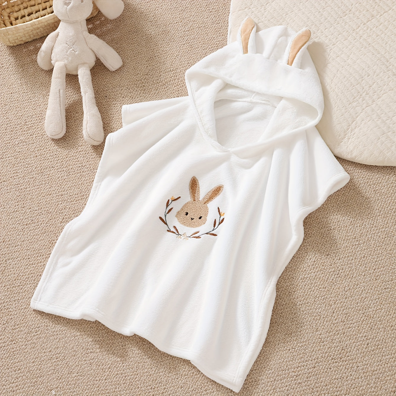 Adorable White Animal-Themed Hooded Bath Towel for Children, Measuring 23.6\